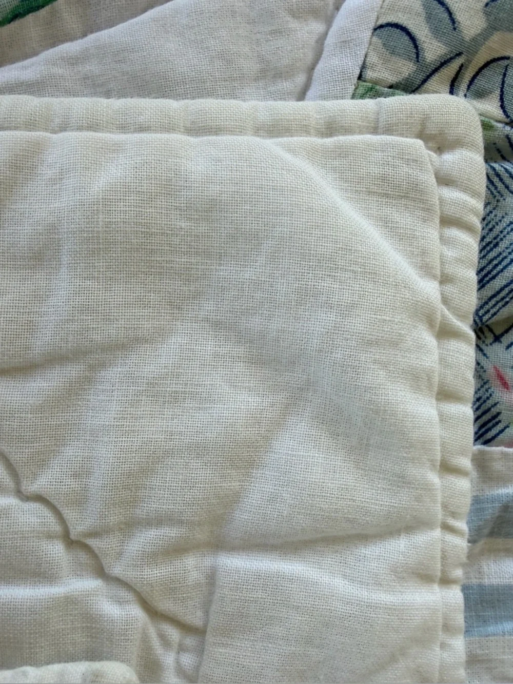 VTG Double Wedding Ring Quilt Hand Quilted Scalloped Edges Cottage Shabby King